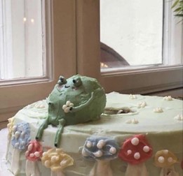 icing frog on a lovely cake